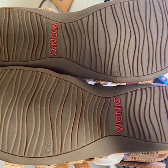 Vionic Women's Rest Harissa Walking Sandal; US 6.5 - Picture 6 of 8